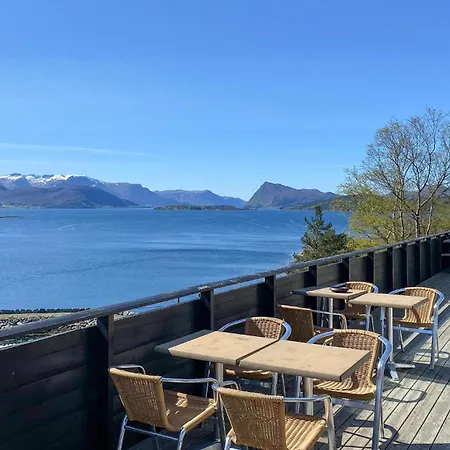 2 Bedroom Gorgeous In *