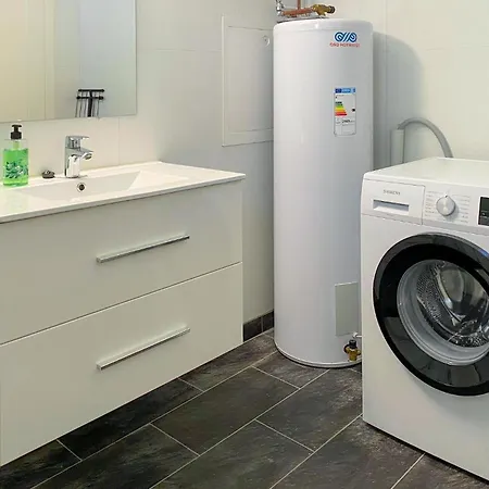 2 Bedroom Gorgeous In אורסטה